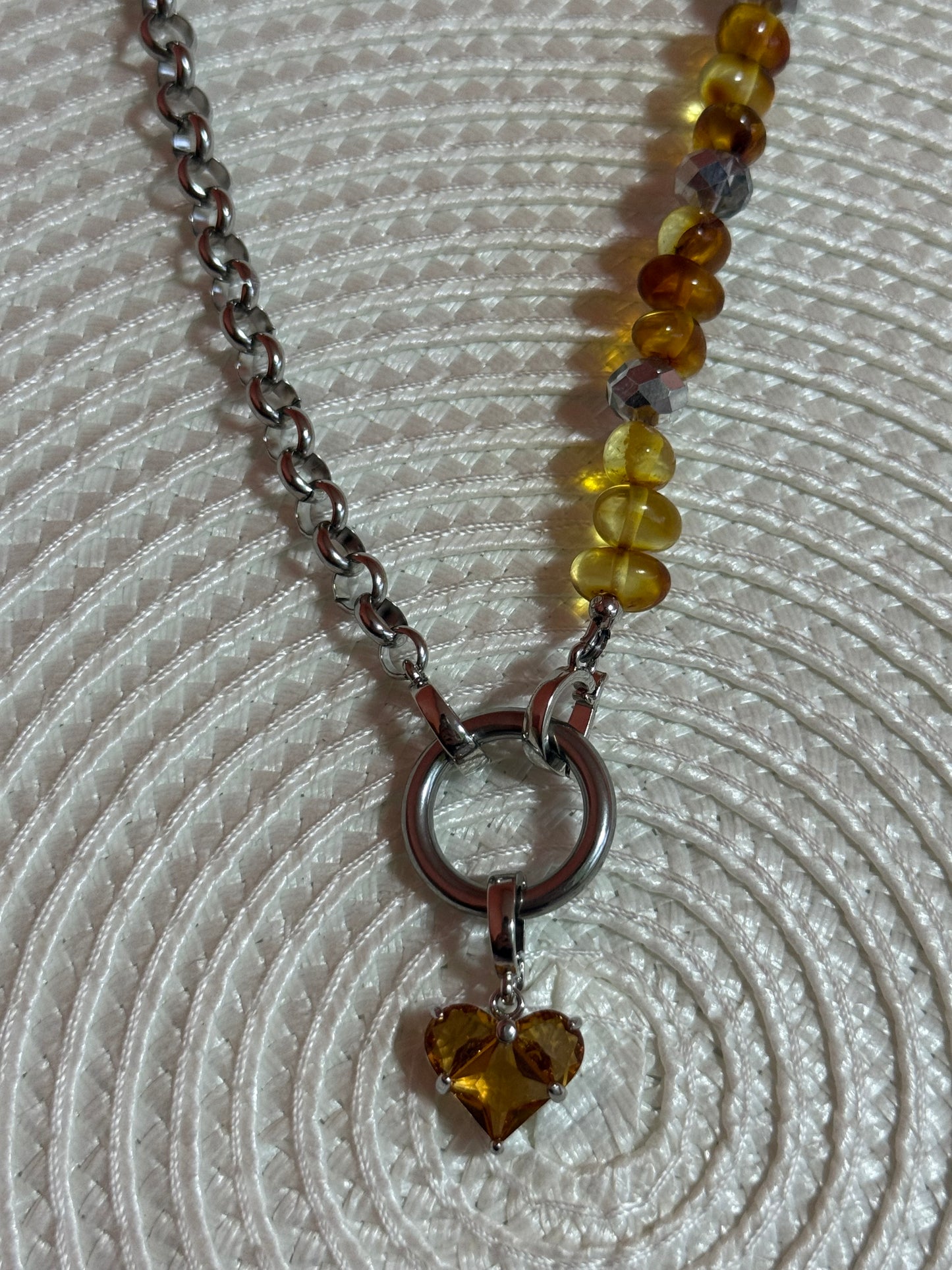 “Silver look” grandinėlė