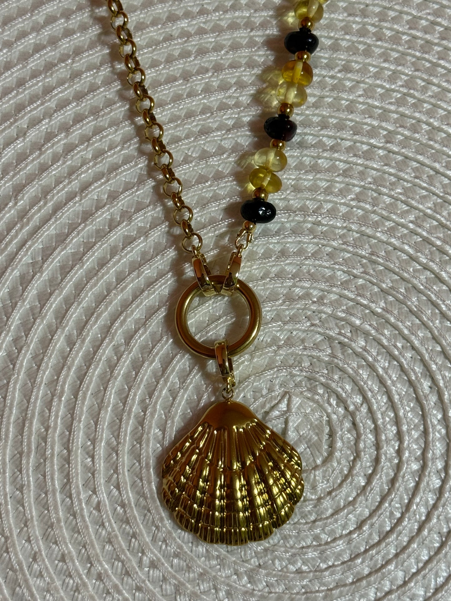 “Lemonade” grandinėlė