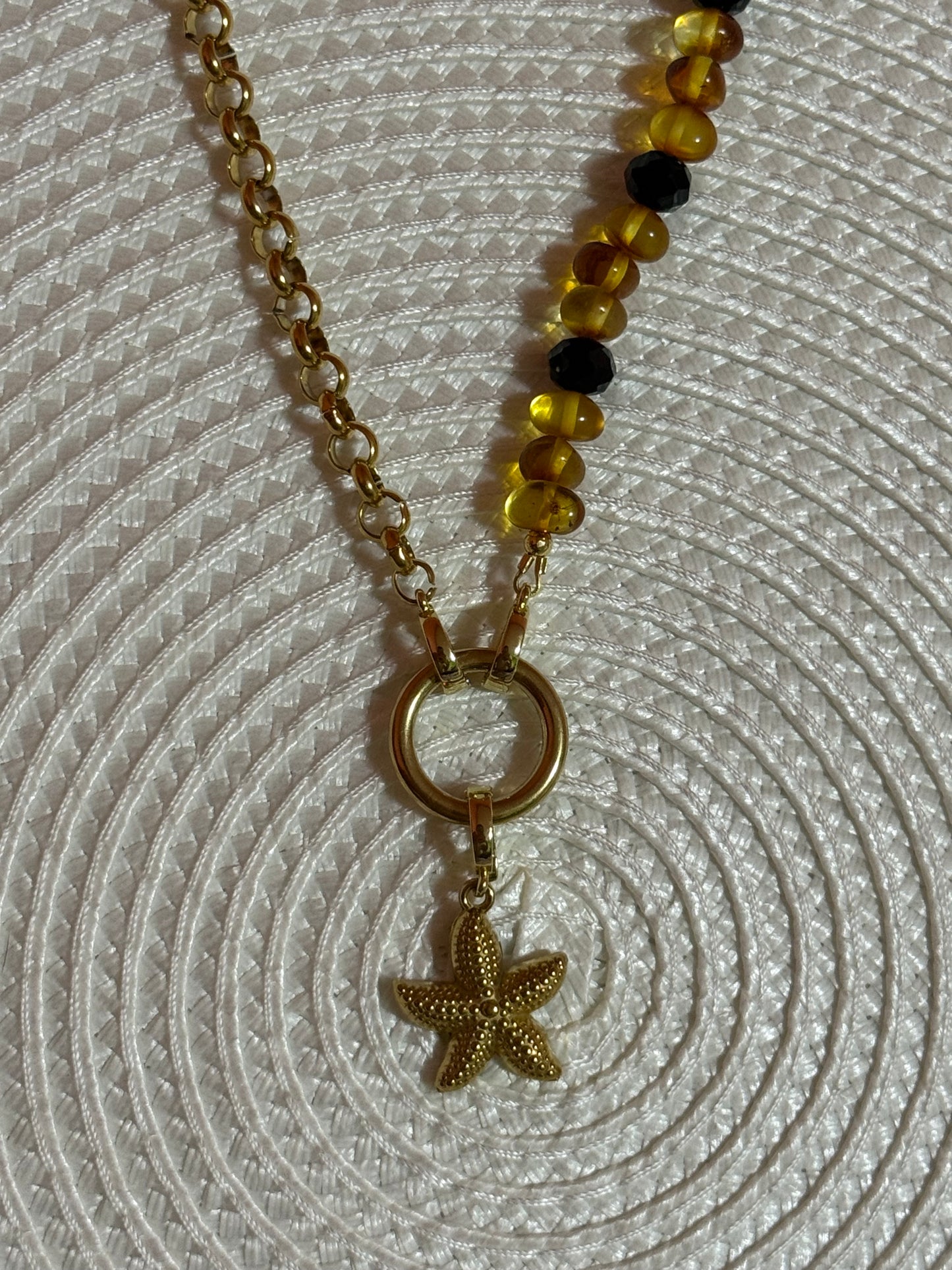 “Rock” grandinėlė