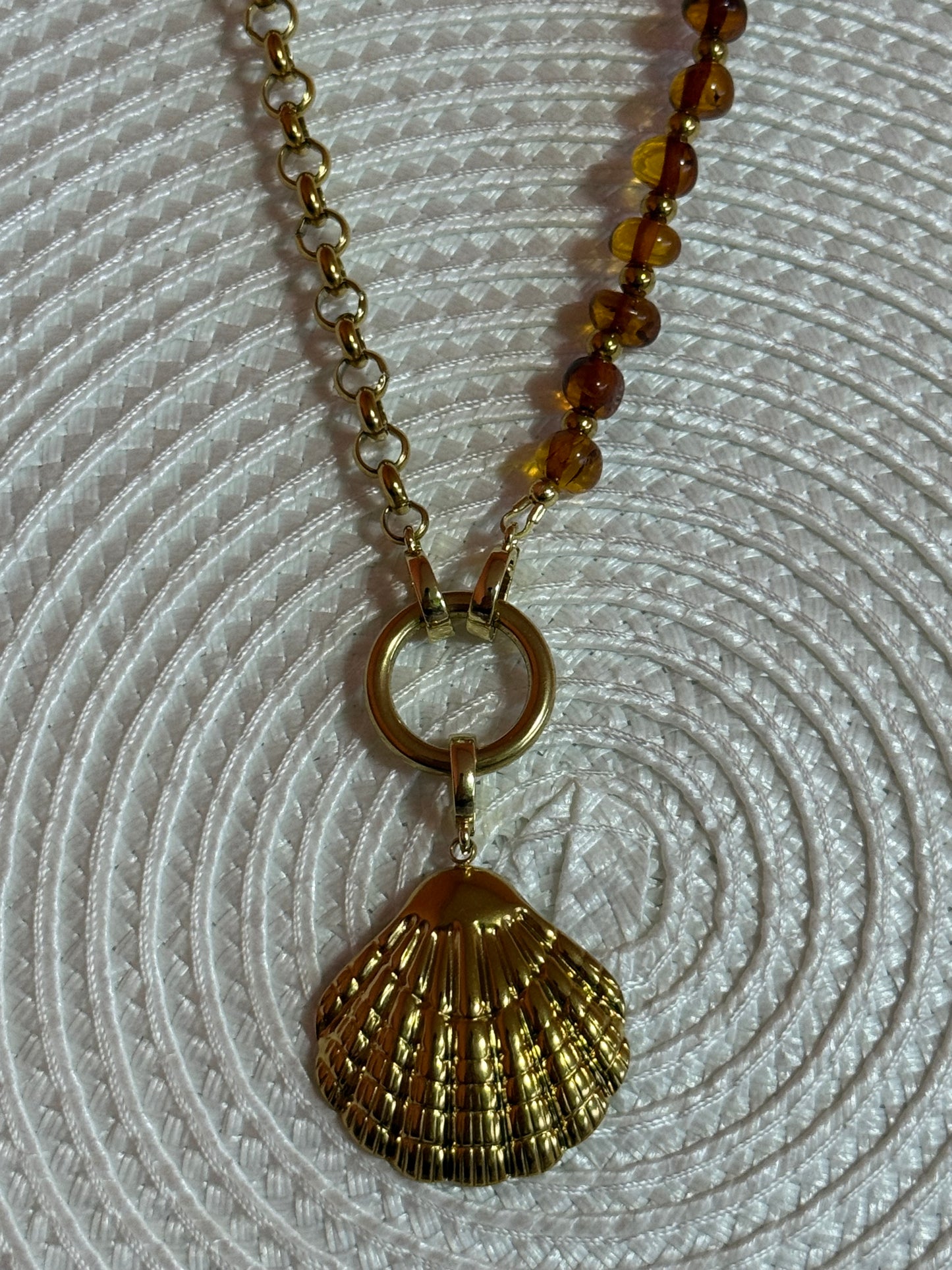 “Dark honey” grandinėlė