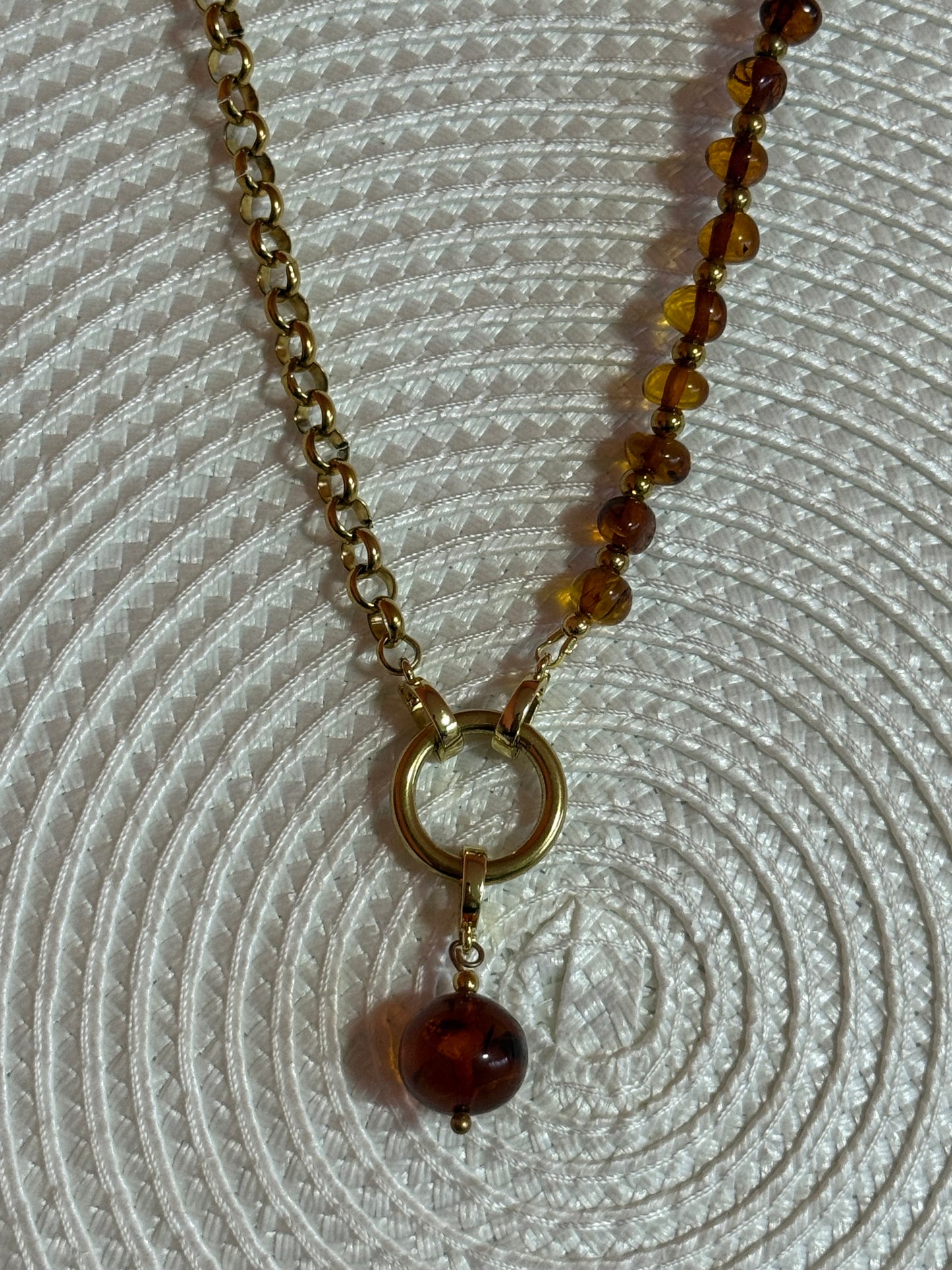 “Dark honey” grandinėlė