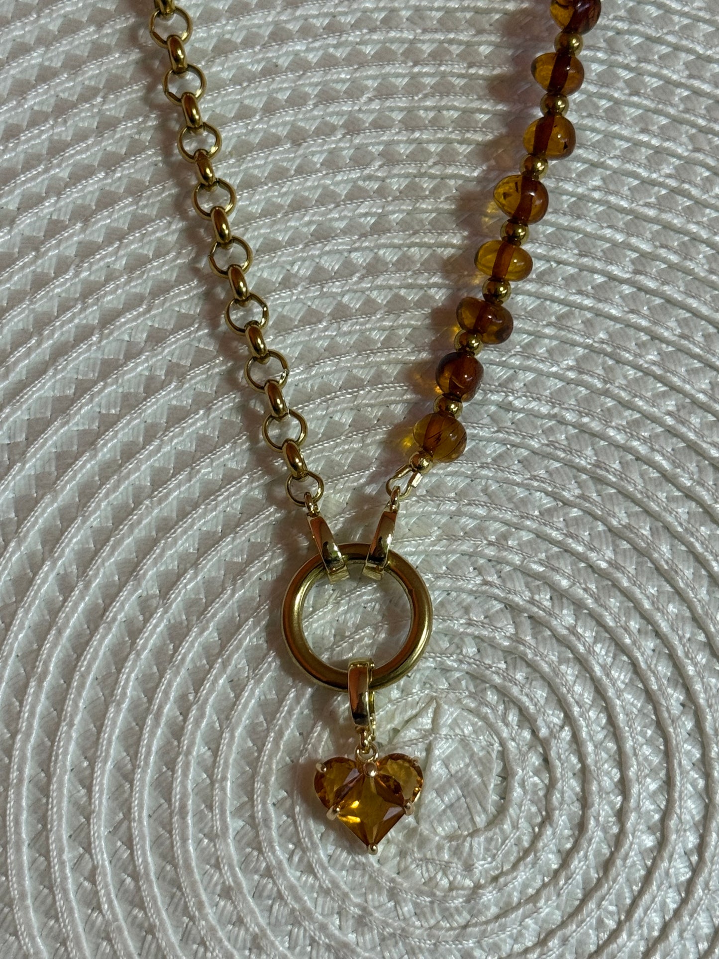 “Dark honey” grandinėlė