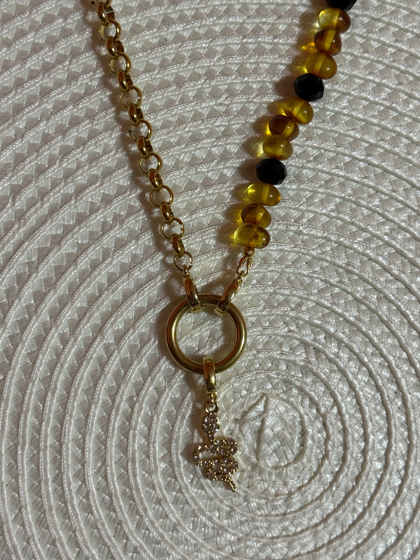 “Rock” grandinėlė