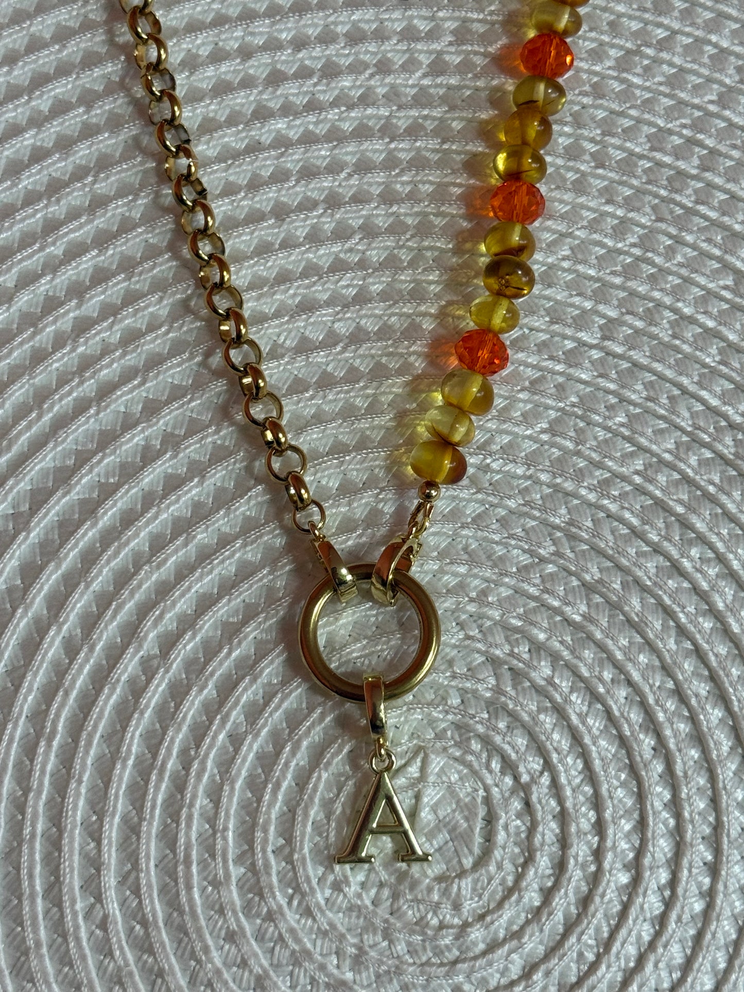 “Orange splash” grandinėlė