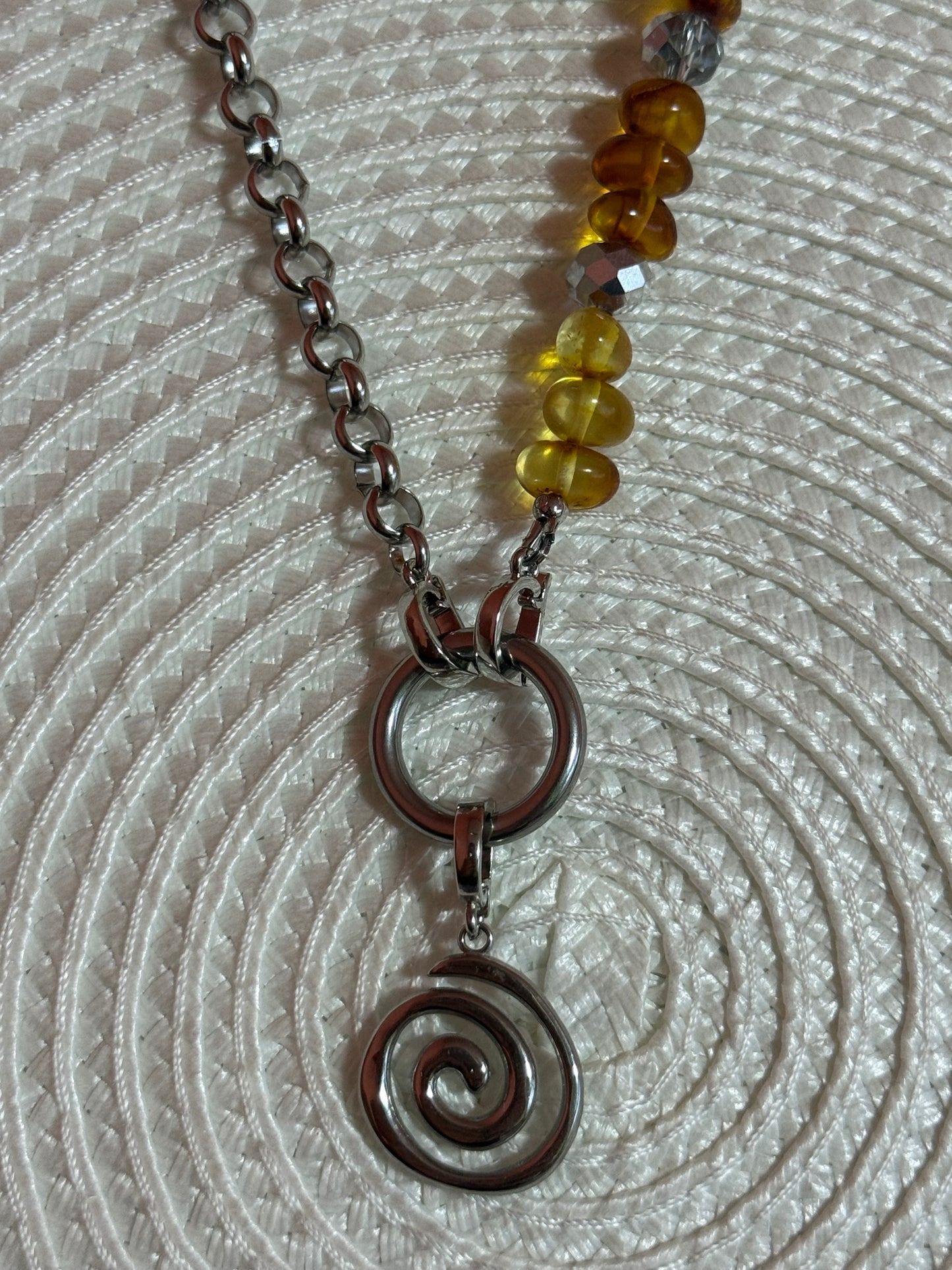 “Silver look” grandinėlė