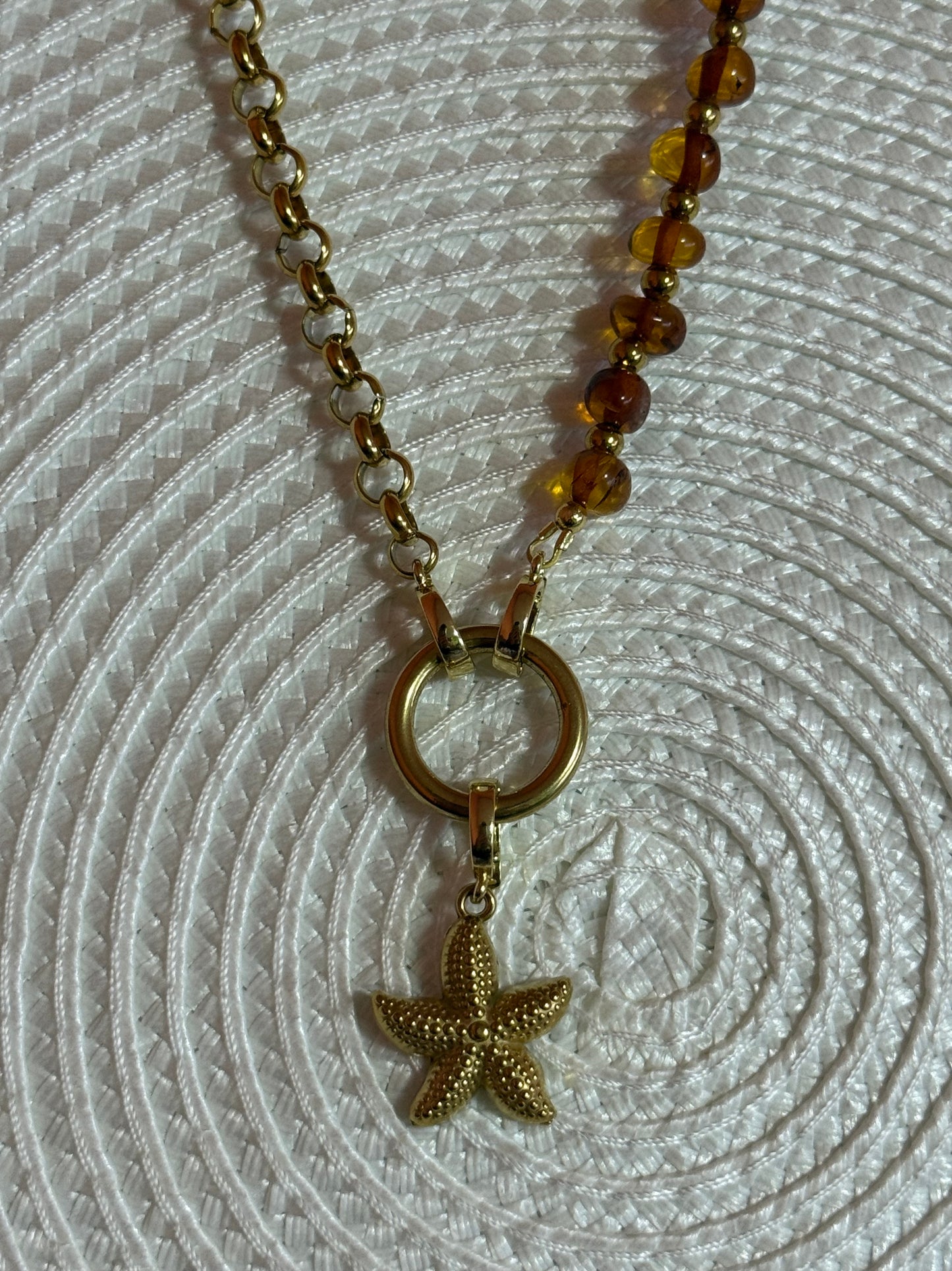 “Dark honey” grandinėlė