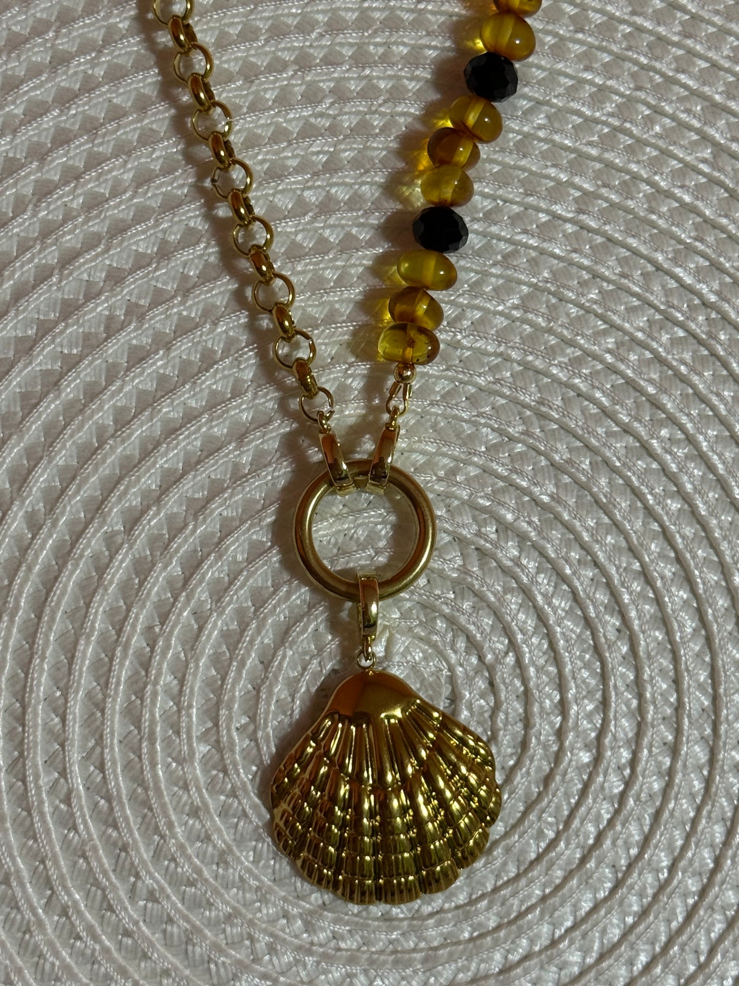 “Rock” grandinėlė