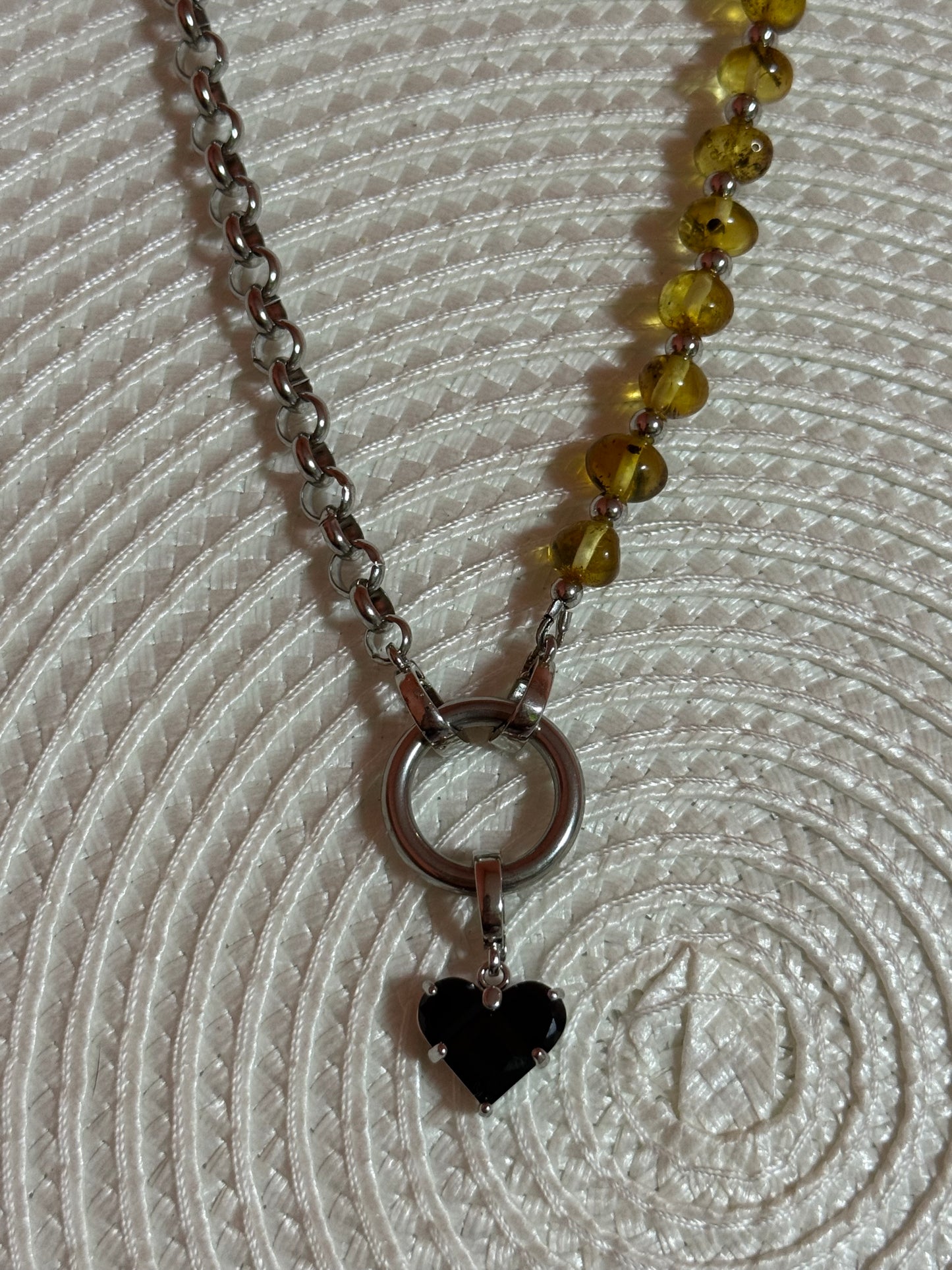 “Earth” grandinėlė