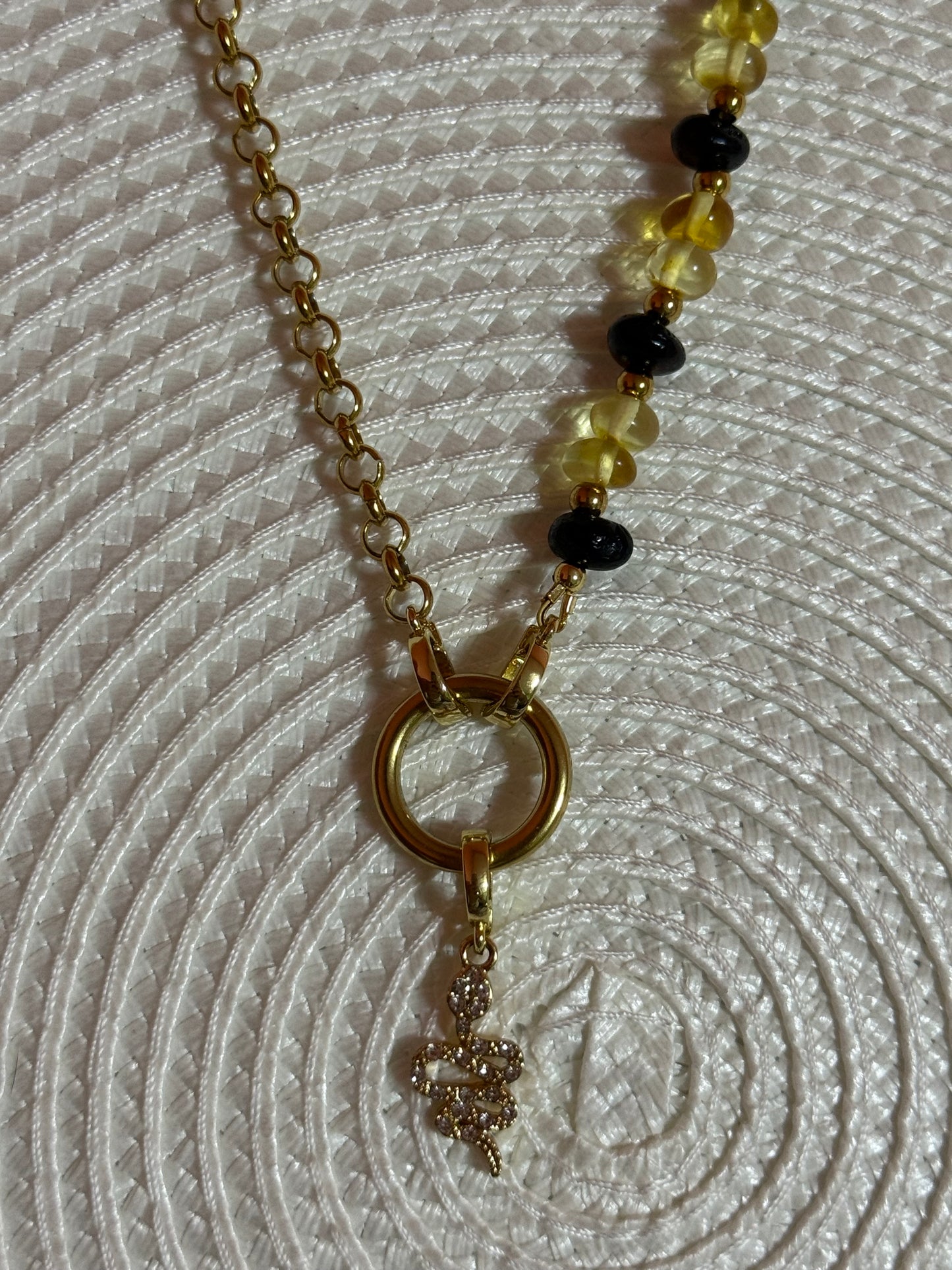 “Lemonade” grandinėlė