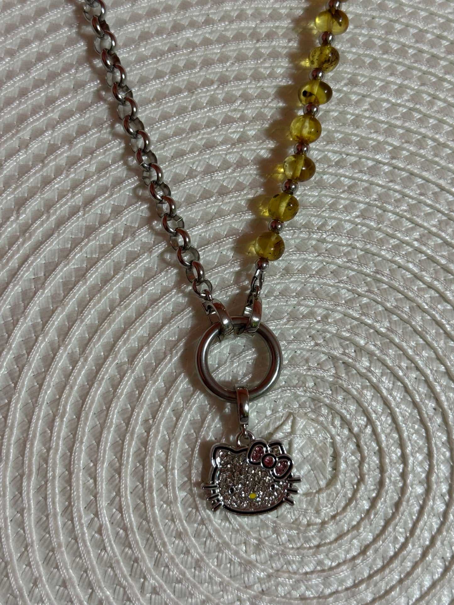 “Earth” grandinėlė