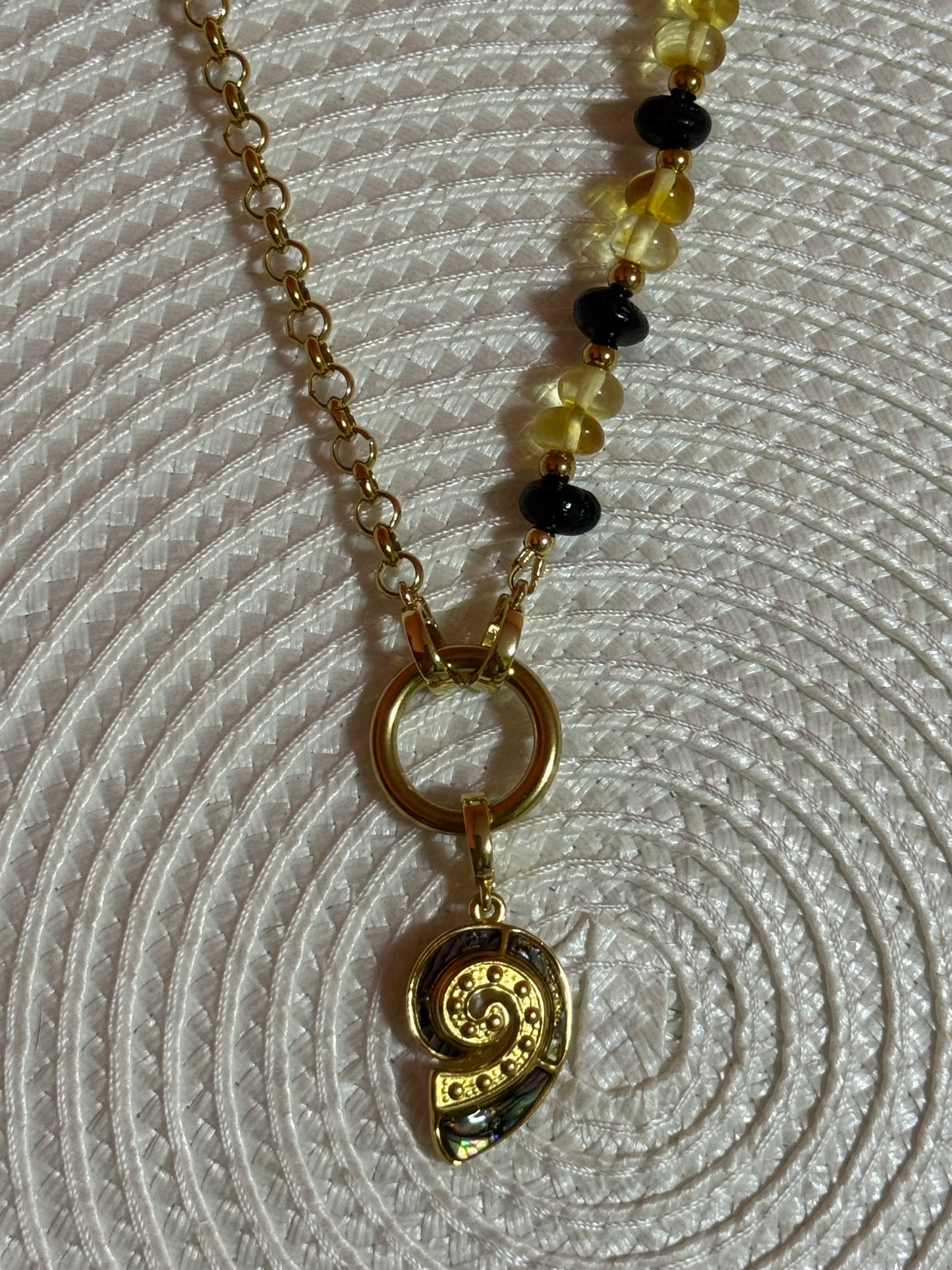 “Lemonade” grandinėlė